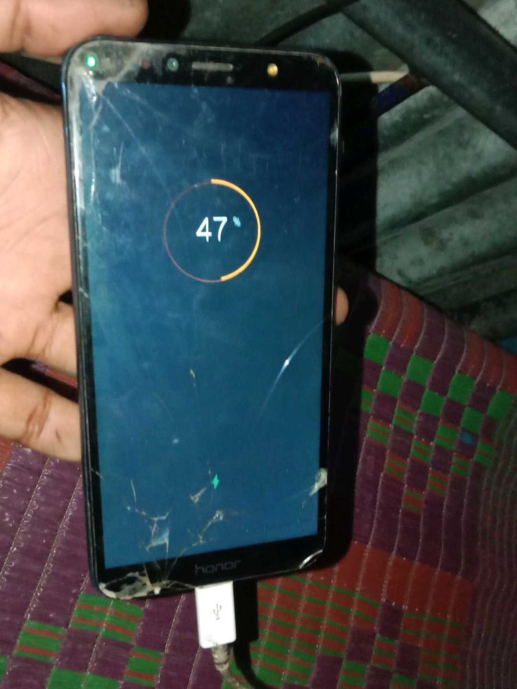 Used Honor Phone - Cracked Screen
