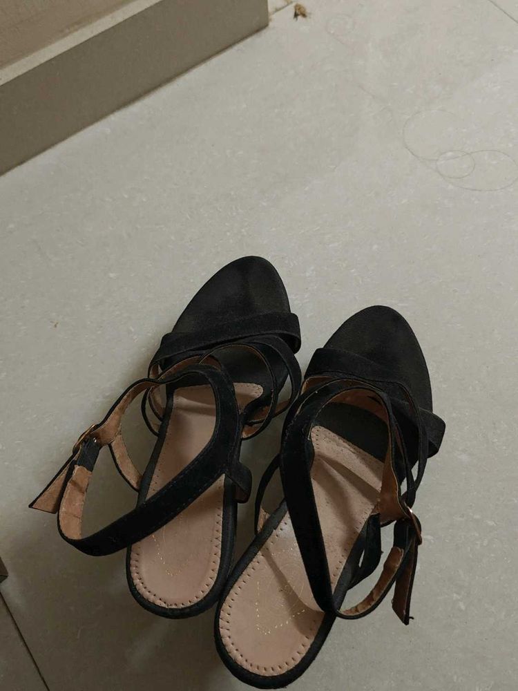 Women’s Black Heels – Comfortable &amp; Stylish