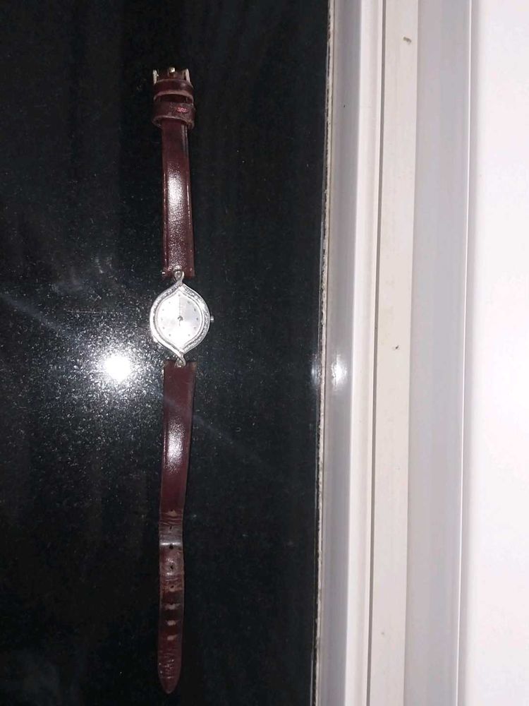 Titan Raga, Pearl Series Elegant Women&#39;s Watch