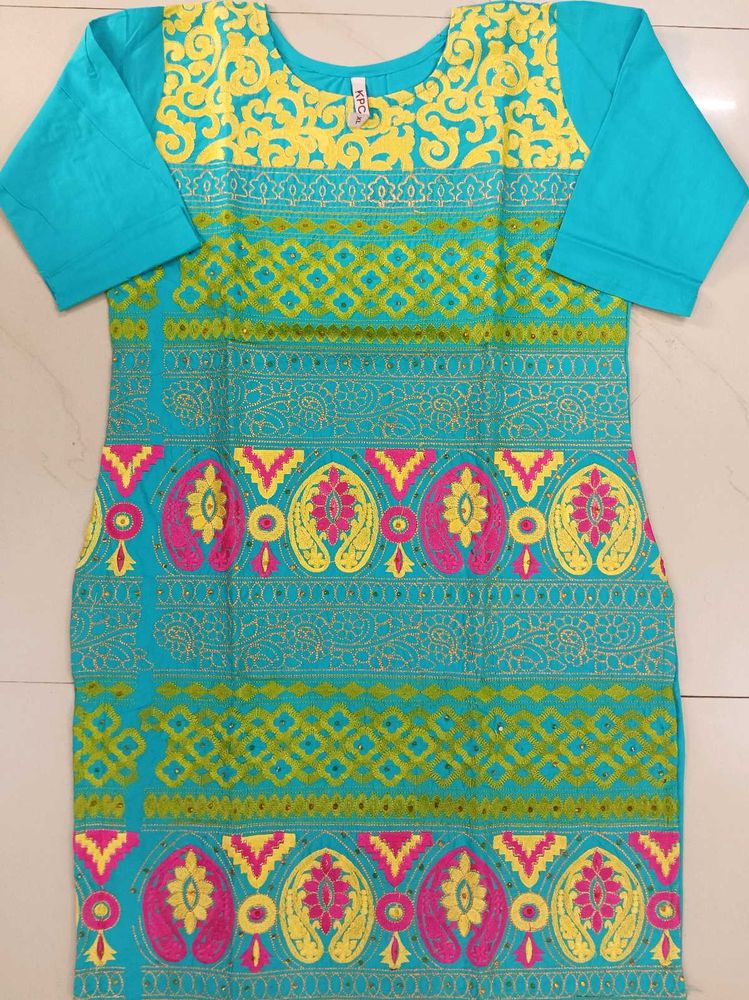 New Kurti With Zaari Work