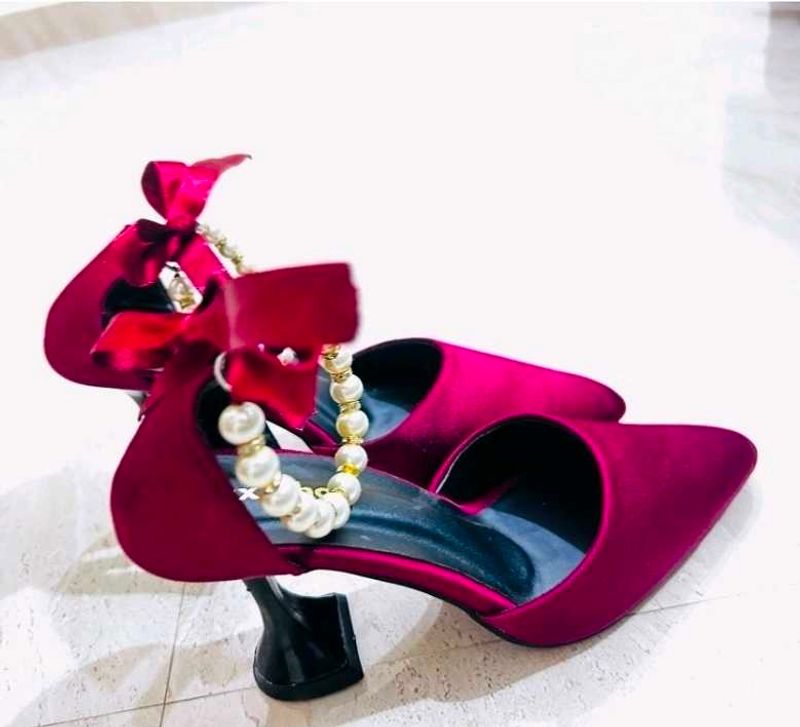 Pointed Toe Stylish Heels