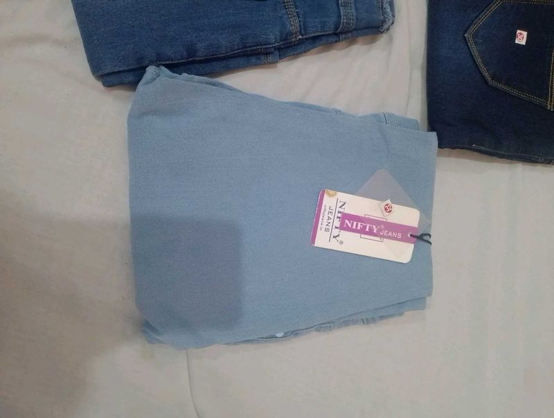 Women&#39;s Denim Jeans: Sizes 30,32 Pic One