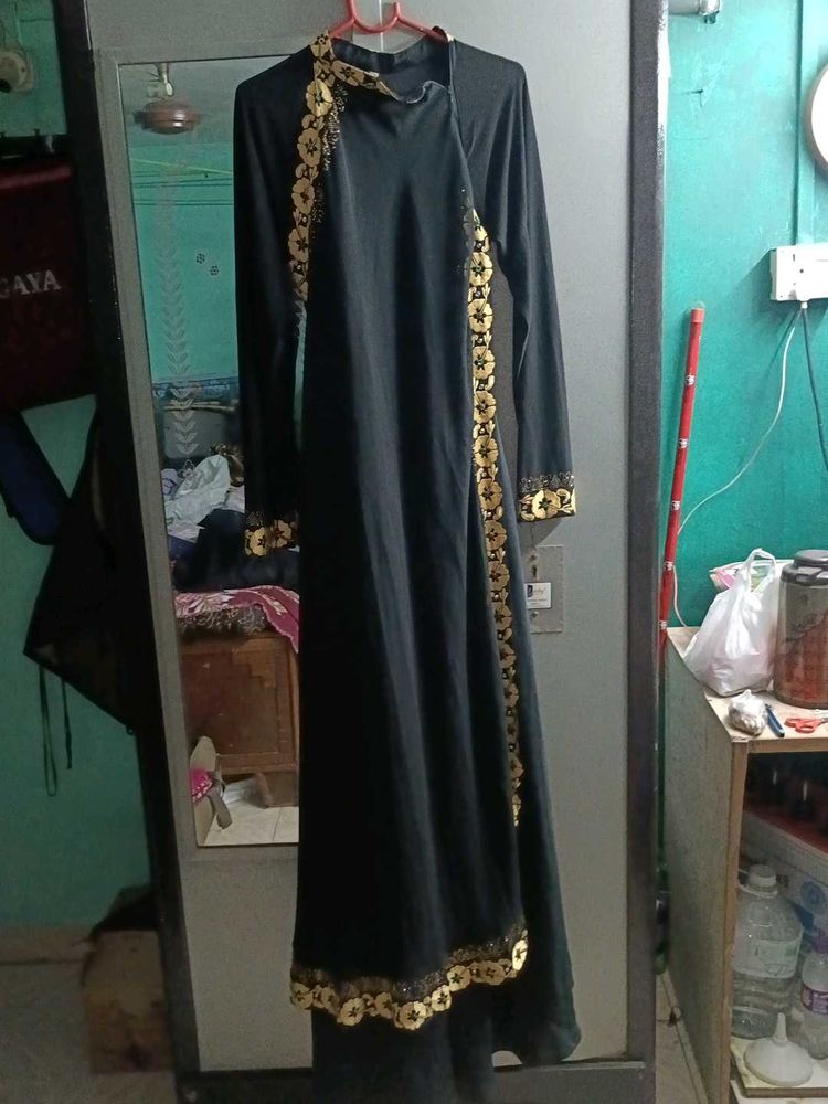 Elegant Black &amp; Gold Ethnic Burqa