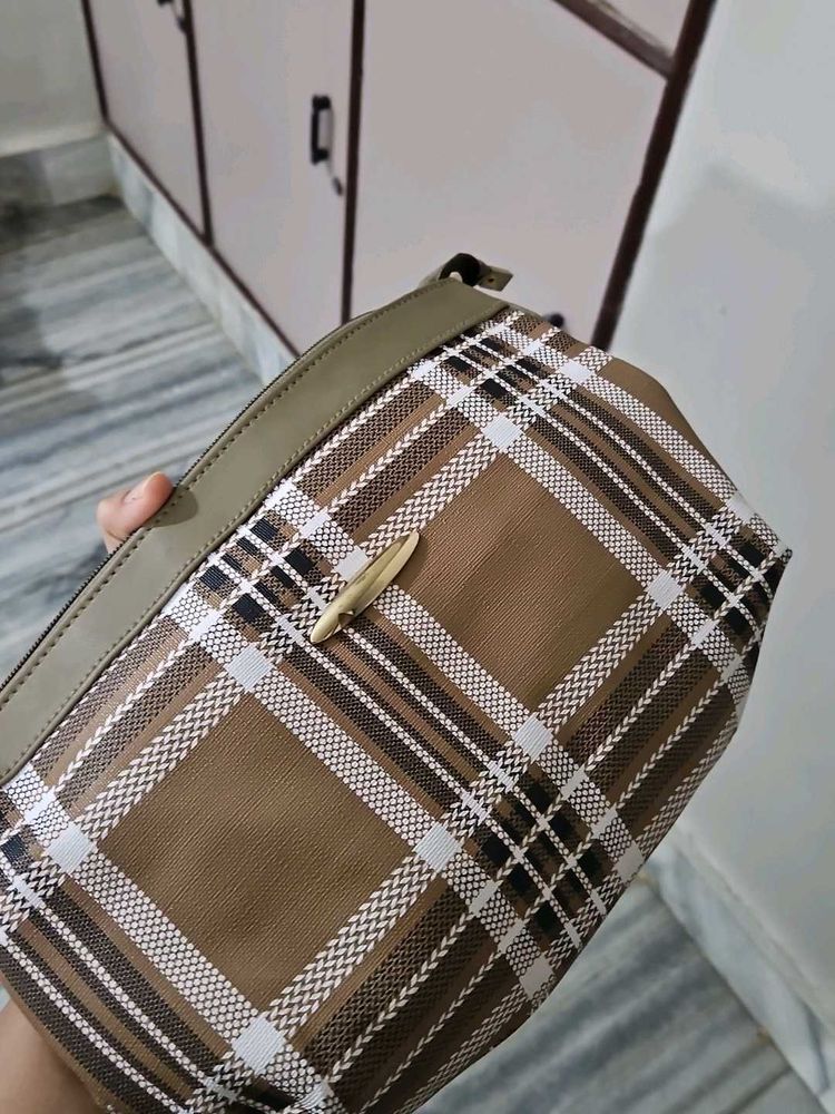 Brand New Plaid Pattern Pouch