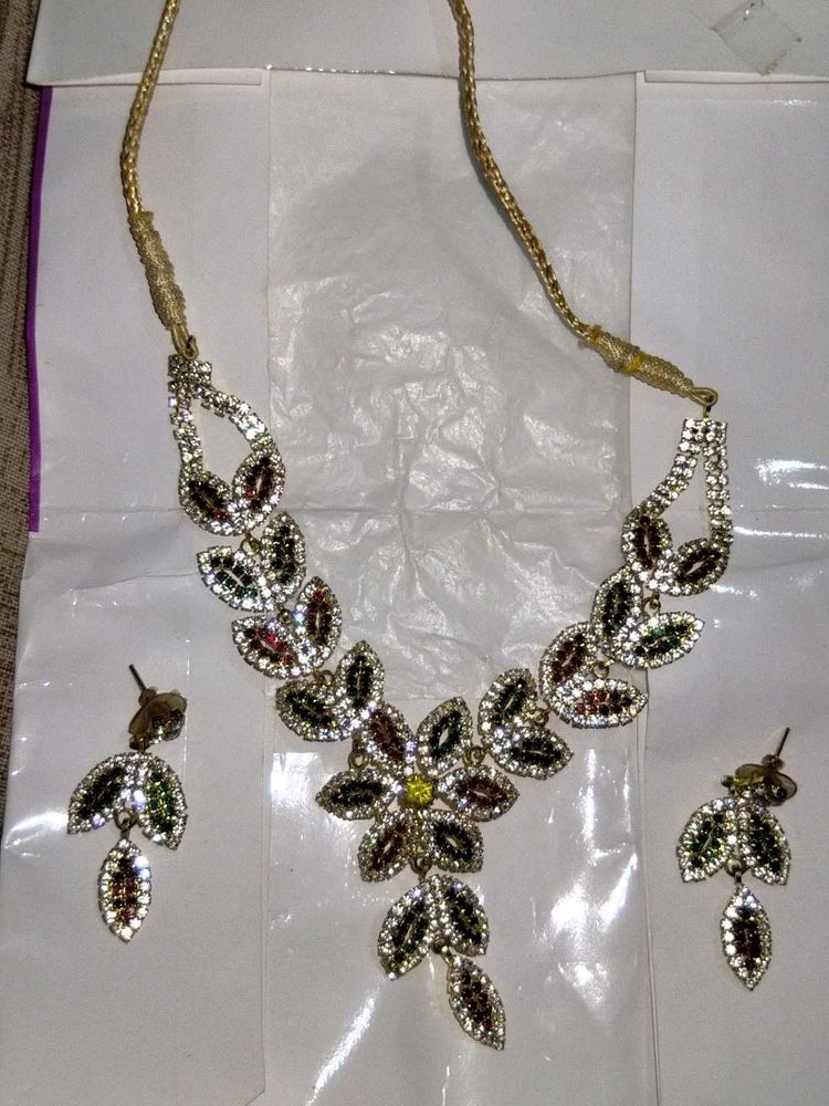 Floral Necklace &amp; Earring Set