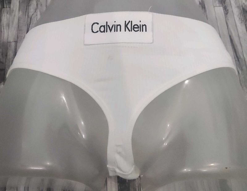 32 size Calvin Klein 🧡