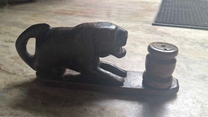 Wooden Lion Showpiece and agarbathi stand