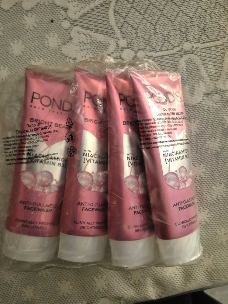 Pond&#39;s Bright Beauty Face Wash