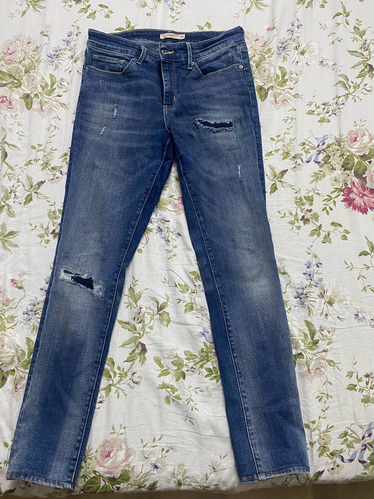 Levis Skinny Fit Ripped Jeans