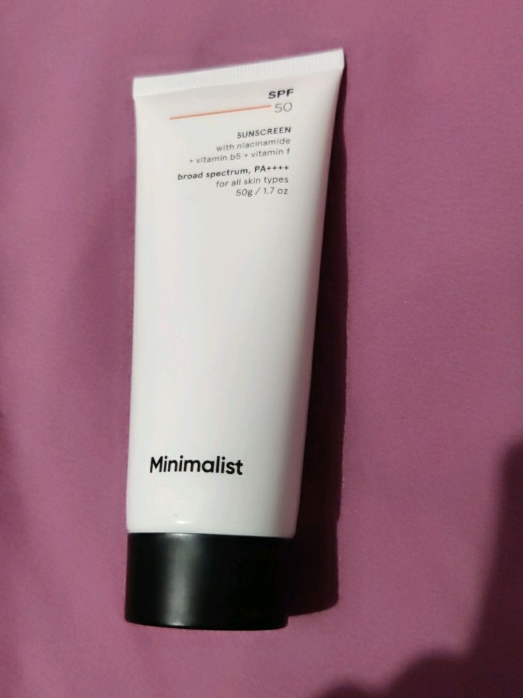 Minimalist Sunscreen With Niacinamide