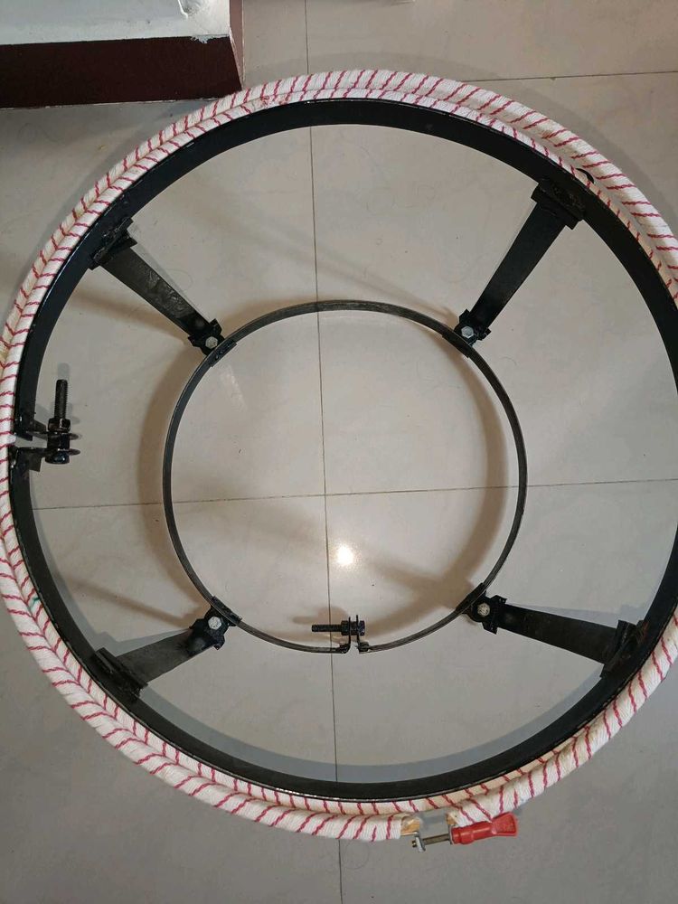 Aari Stand With Ring