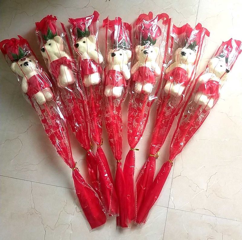 Teddy Bear Rose Bouquet Pack Of 7