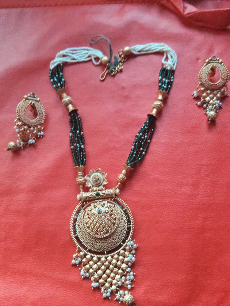 Necklace &amp; Earring Set