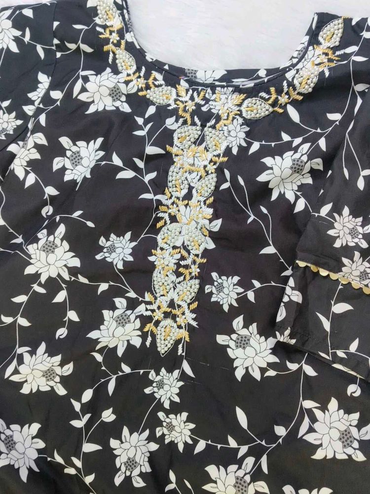 Floral Embroidered Kurta
