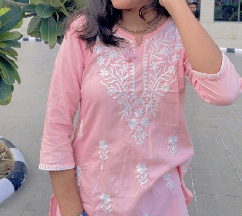 Elegant Pink Embroidered Kurta