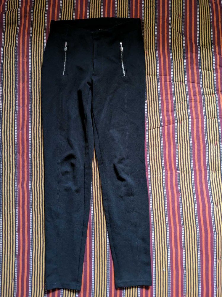 Black Jeggings with side zip 🌟