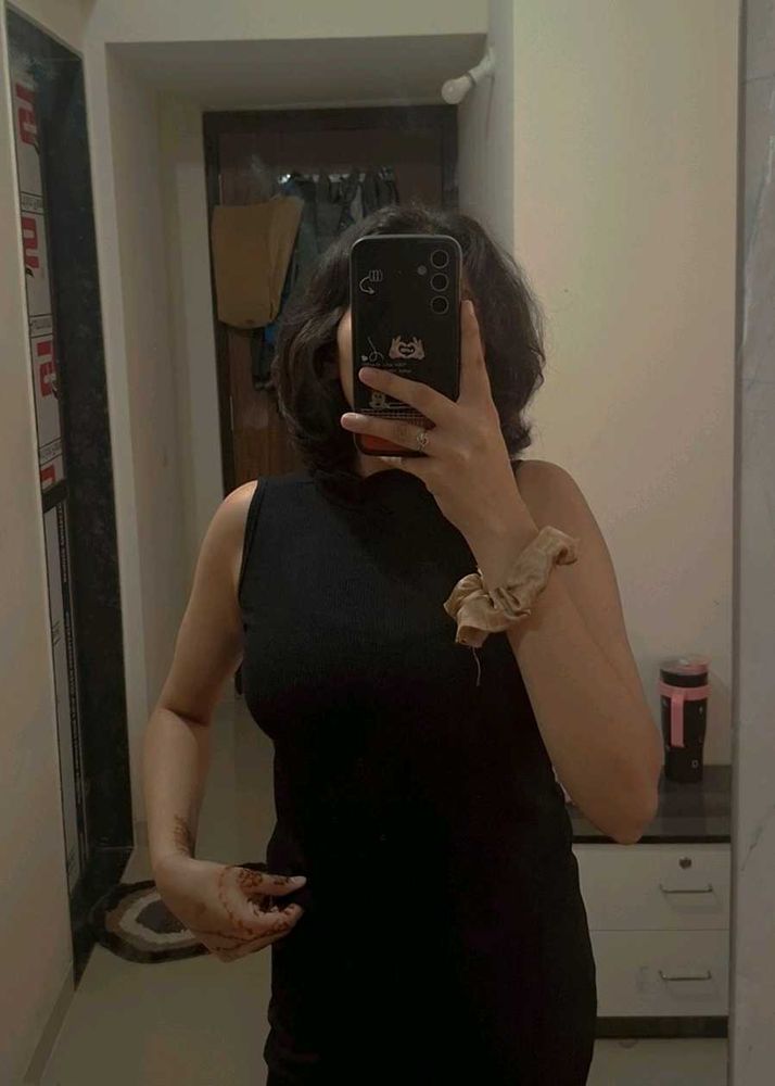 Black Sleeveless Tops