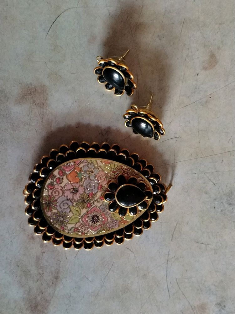Trendy Locket And Earrings