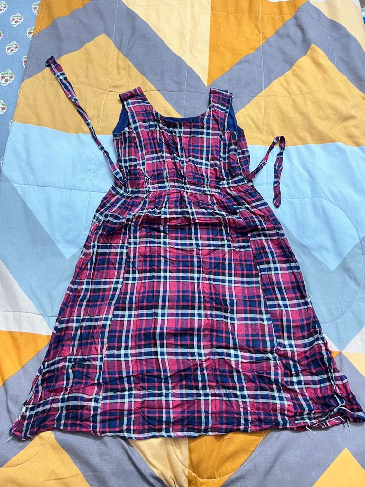 Casual Knee Lenght Dress With Extra Hand