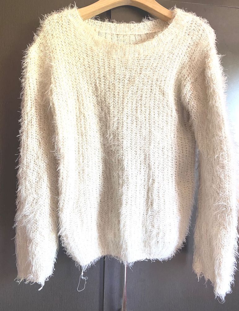 ✨ Cozy White Fluffy knit Sweater ✨