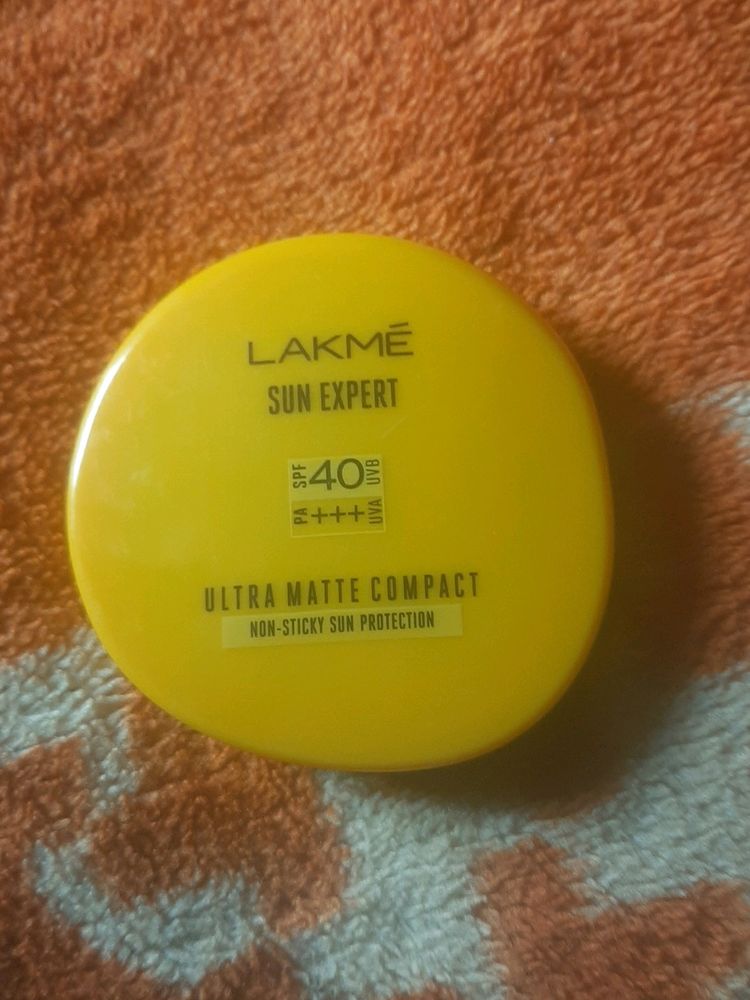 Lakme Sun Expert Spf 40 PA+++ UVA  ULTRA MATTE Compact