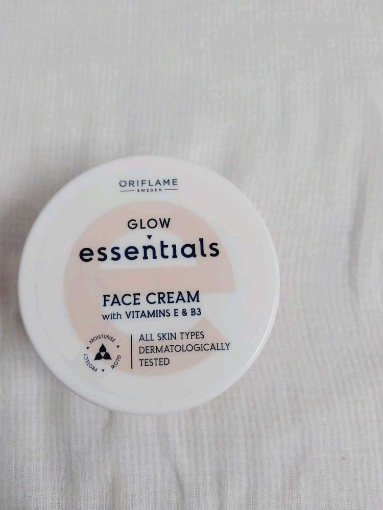 Oriflame Glow Essentials Face Cream