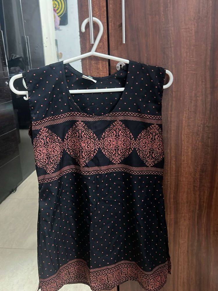 Vintage Print Sleeveless Top Kurti