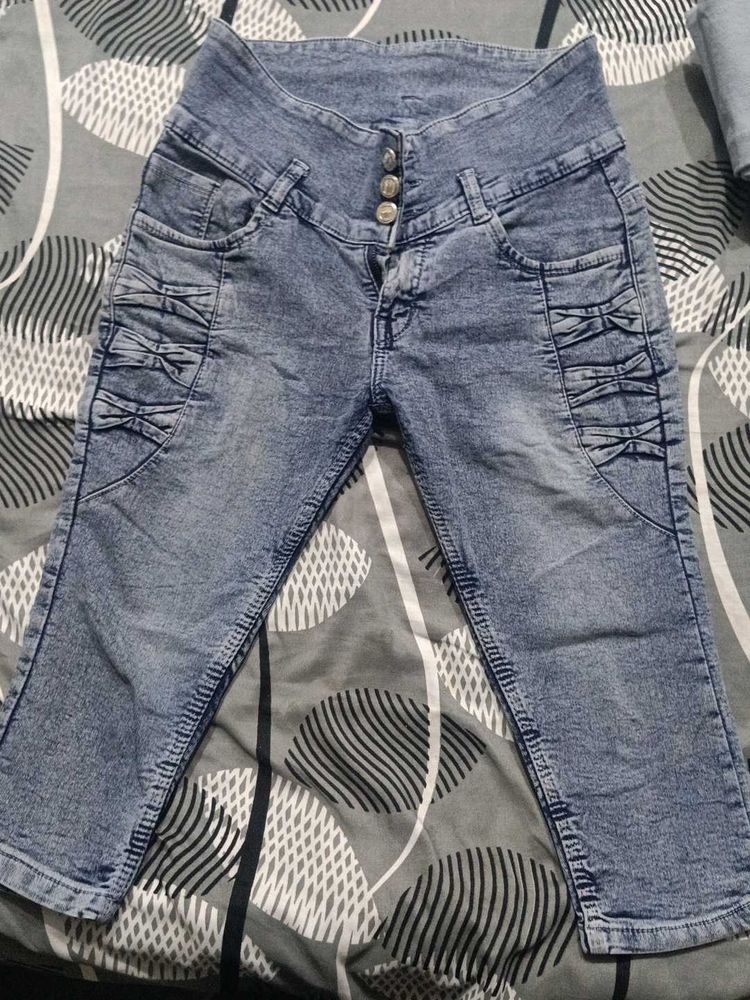 Stylish Denim Capri