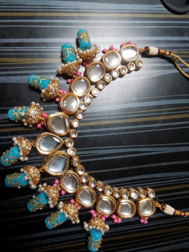 Jewellery Set With Classical Look