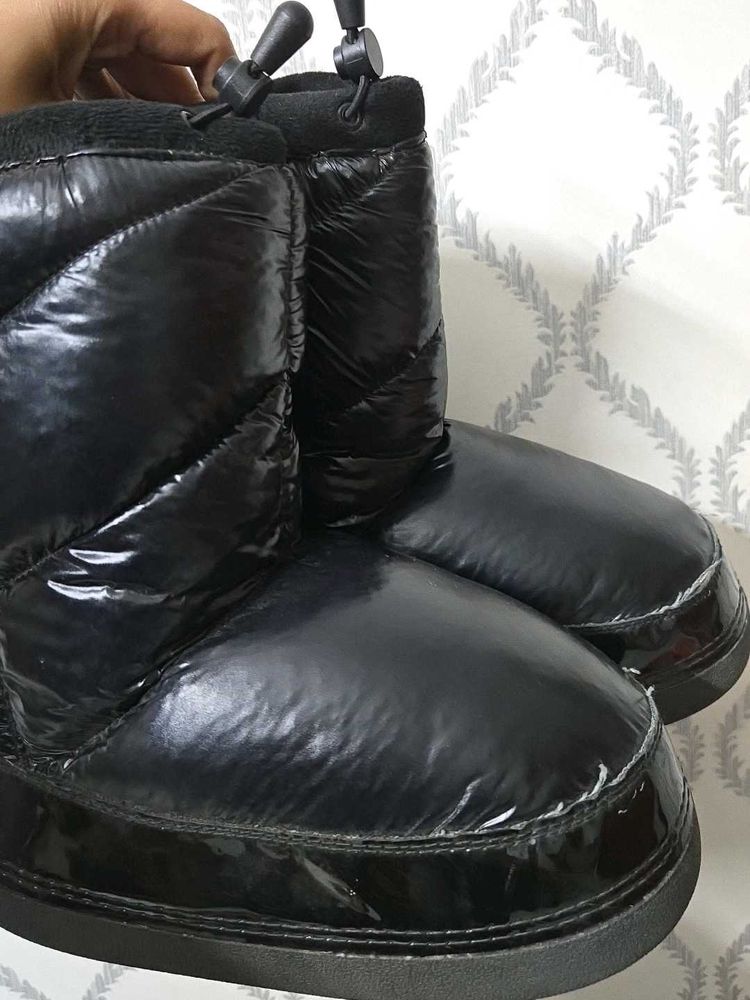 Black Puffer Winter Boots