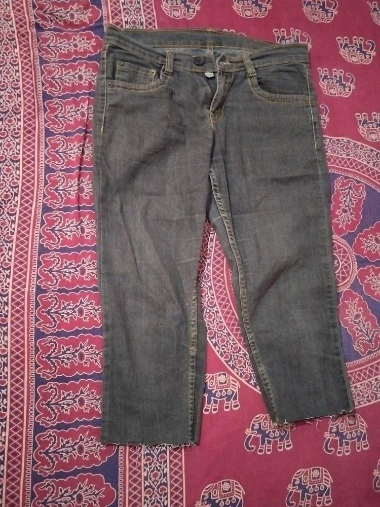 Stylish Cropped Denim Jeans