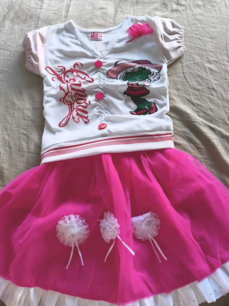 girl outfit top skirt 💗