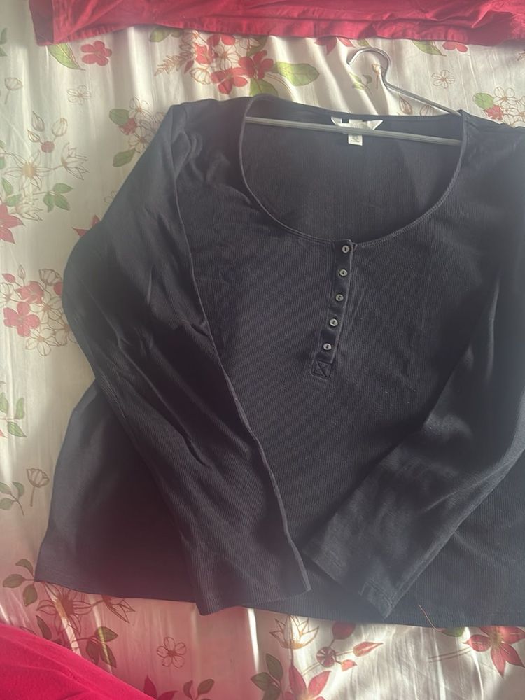 H&amp;M Black Tshirt