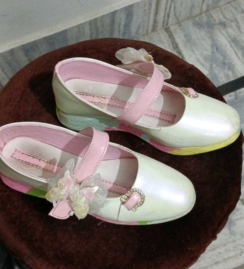 Cute Girls&#39; Casual Shoes with Flower Detail