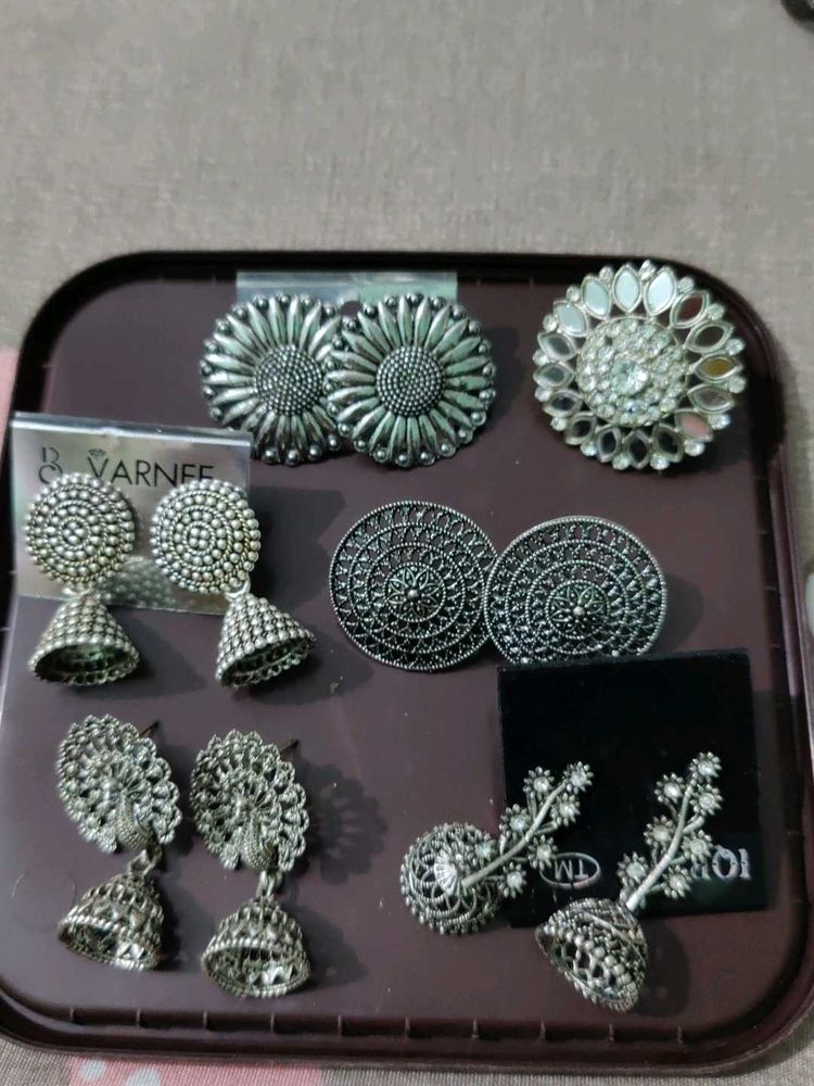 ear rings combo of five and a free ring