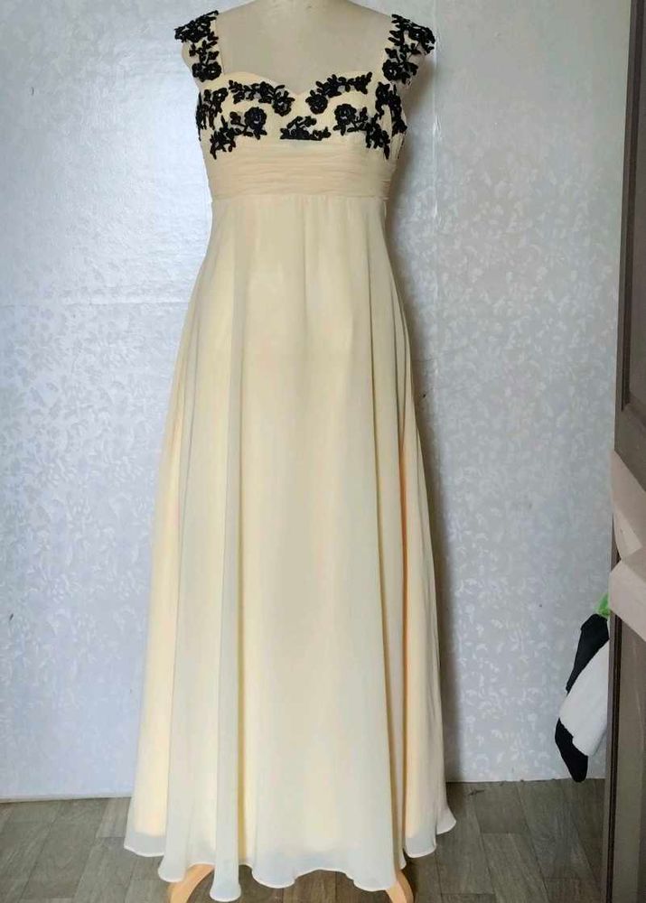 Elegant&amp;TrendingButter Cream &amp;Black Evening Gown