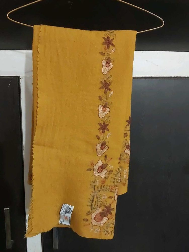 beautiful pure woollen shawls