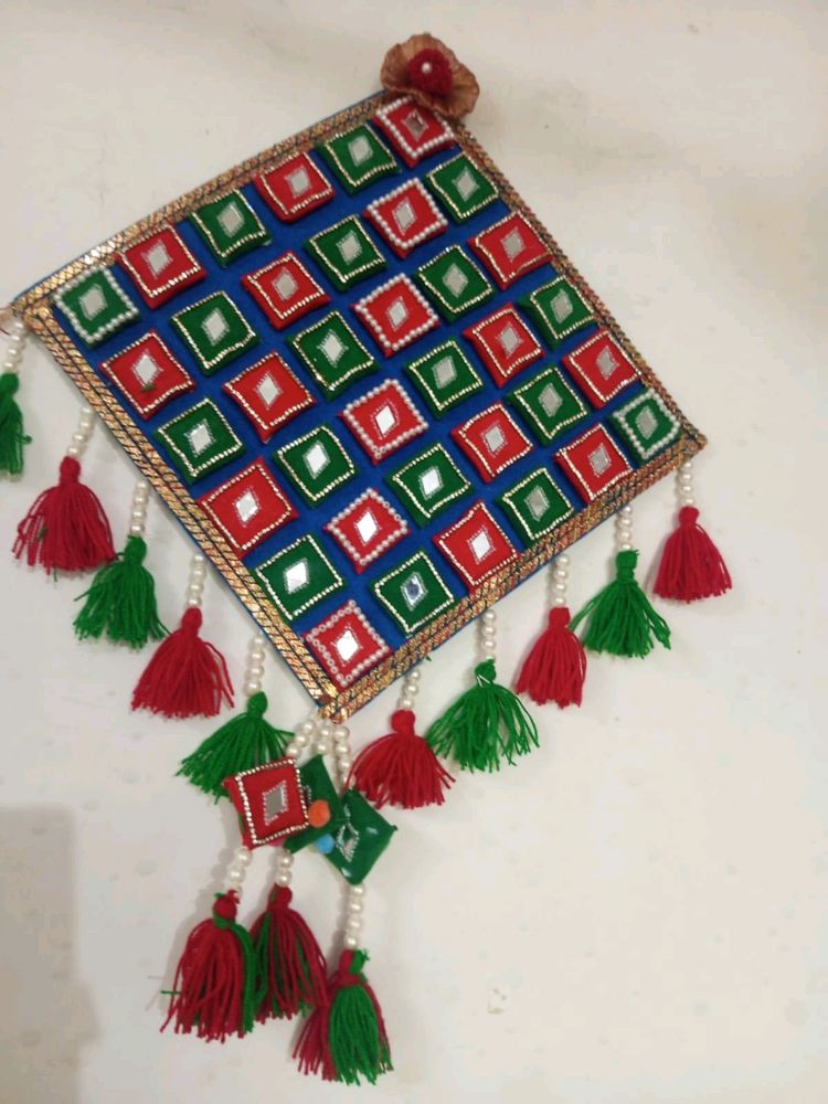 Beautiful Hanging Include Gift In It.