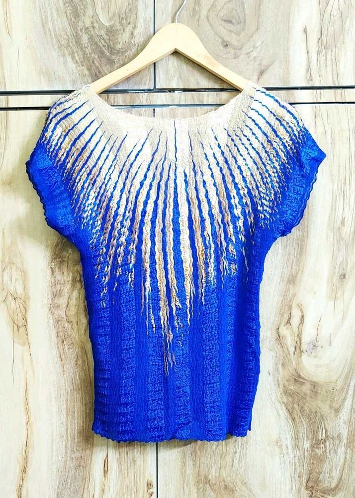 Unique Blue &amp; White Patterned Top size-34-36