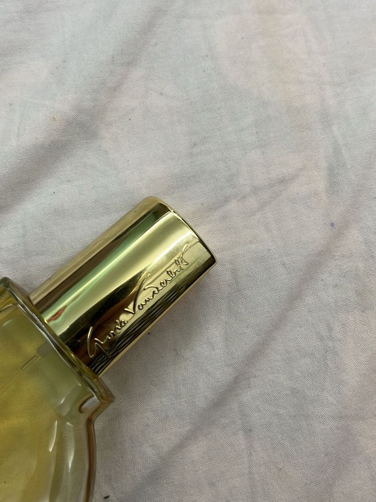 Gloria Vanderbilt Eau de Toilette.