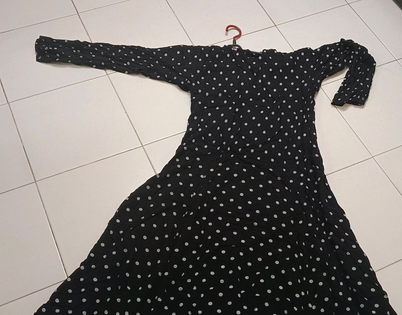 A Beautiful Black 🖤 Gown In Good Quality  Like Ne