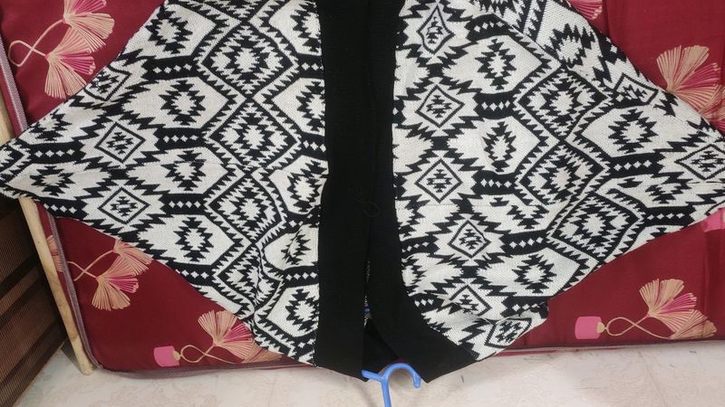 Black and White Woolen Shrug