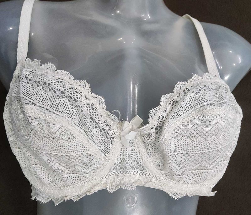 Elegant White Lace Bra 🖤