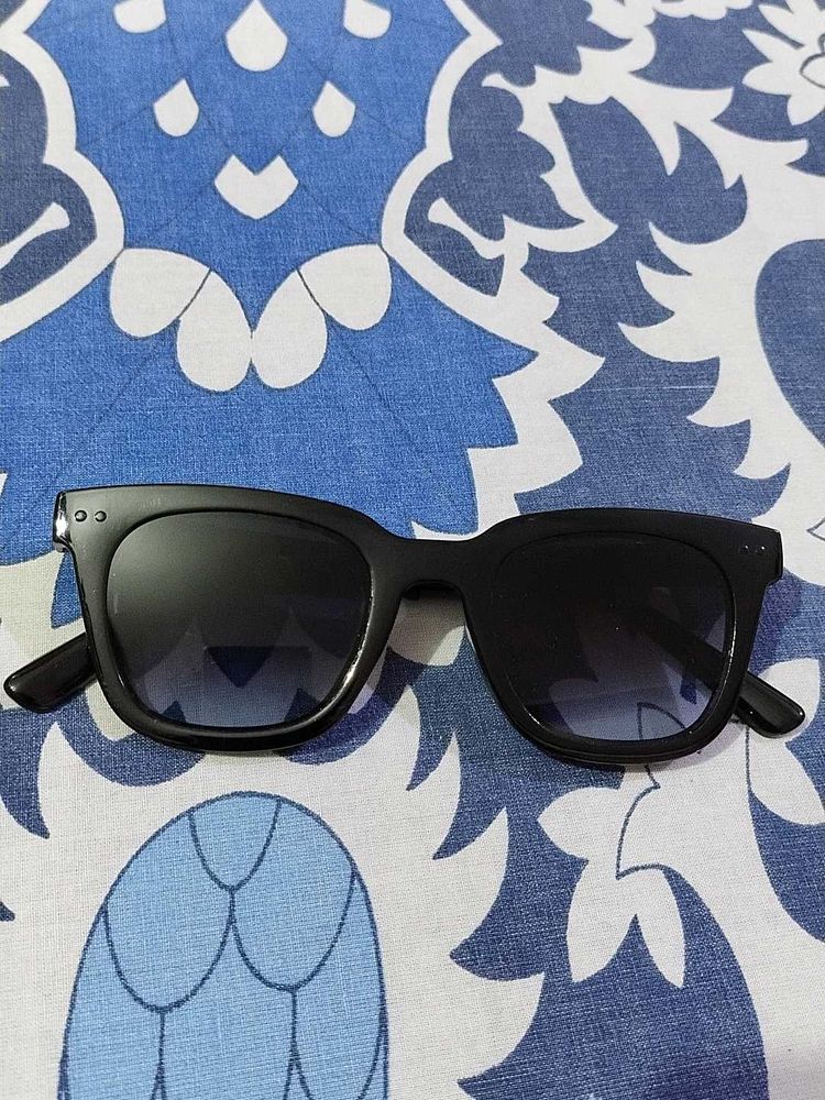 Black Square Sunglasses