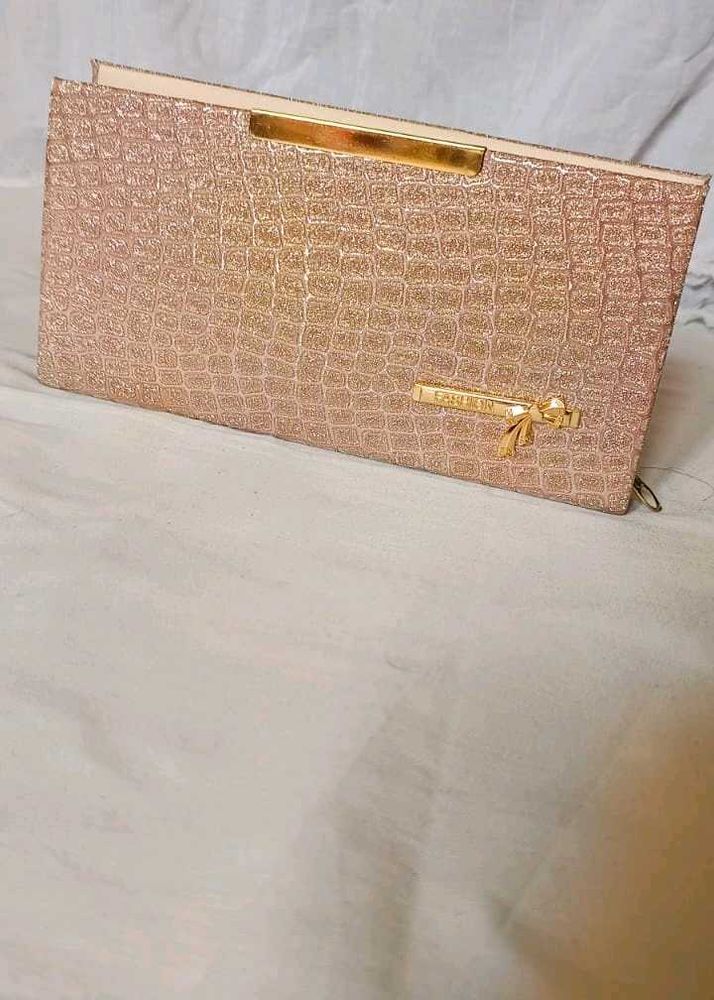 Shiny Clutch