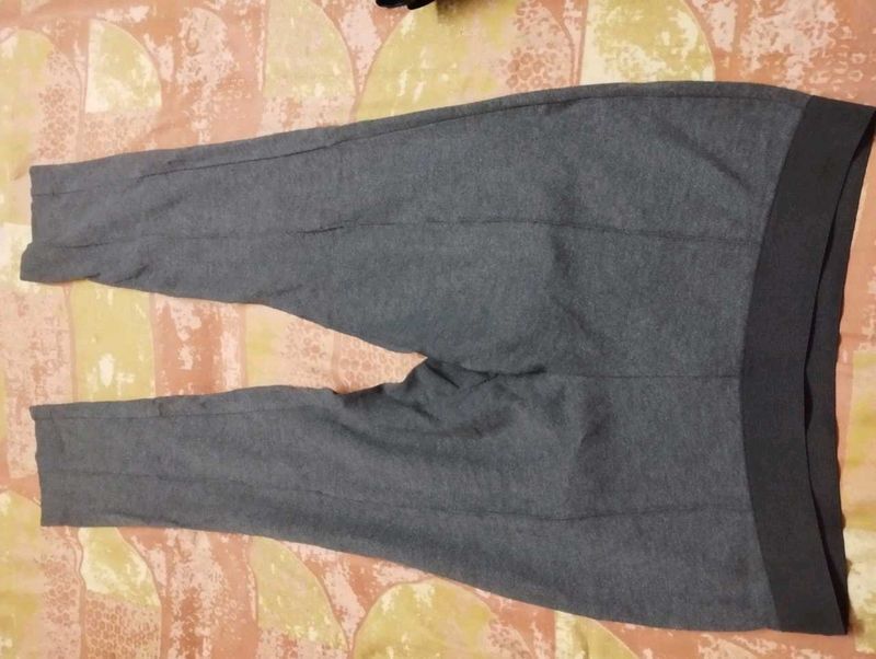 3 Pants 500 Rs