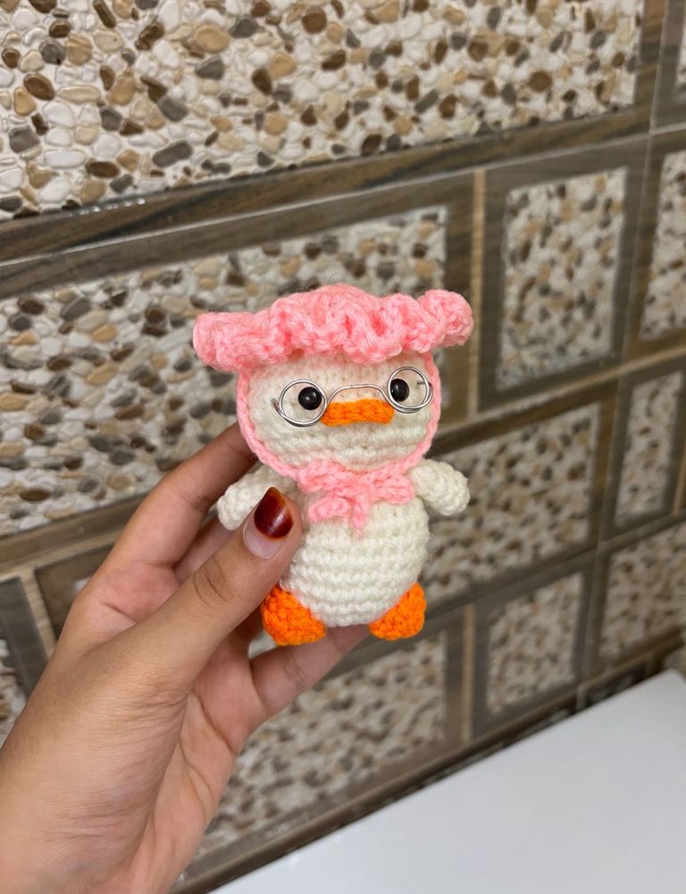 crochet duck with specs