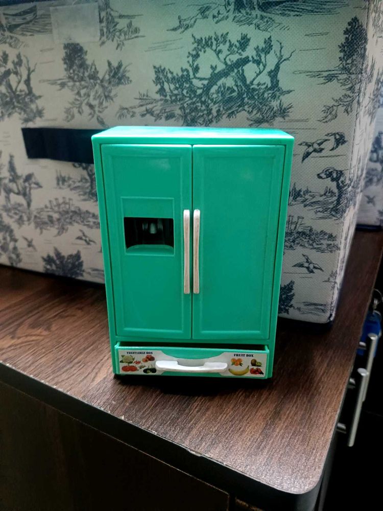 Miniature Toy Refrigerator
