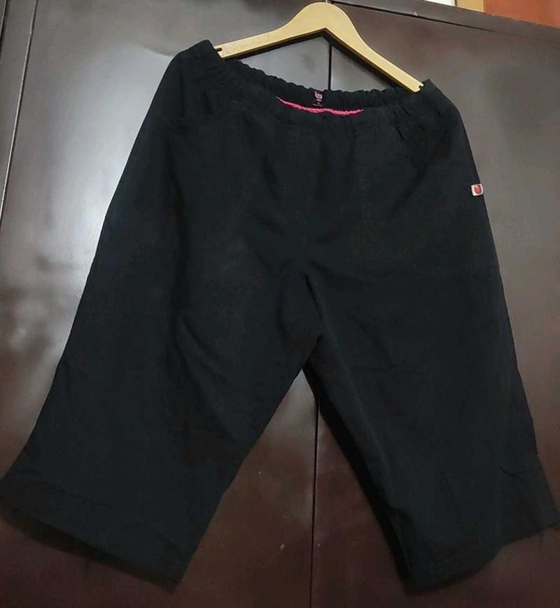 Black Shorts Capri For Girl Or Woman 32 Waist