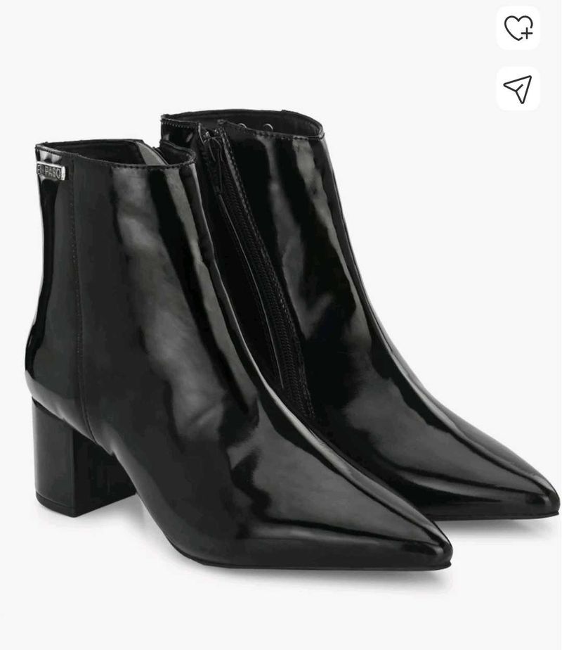 women Pointed Chelsea boots